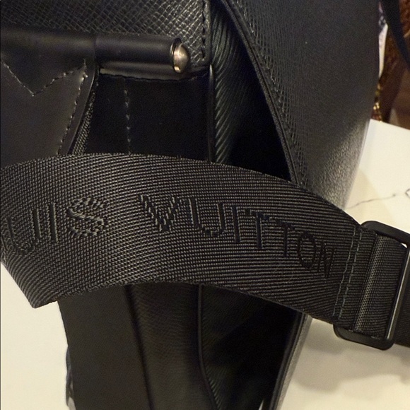 Louis Vuitton Textured Black Briefcase/crossbody bag - Picture 5 of 16